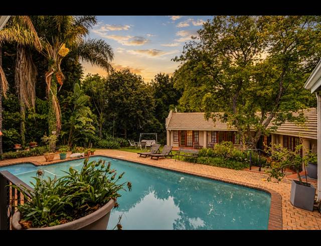 4 BEDROOM GUEST HOUSE FOR SALE IN NORTHCLIFF